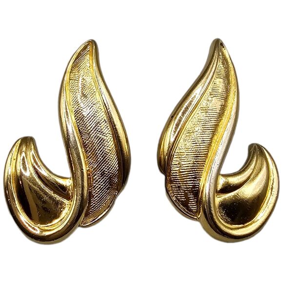 Pierced Earrings Vintage Avon Textured Brushed Gold Tone Retro Fashion Signed - Picture 8 of 8